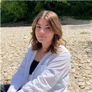 Étant jeune étudiante en BTS communication, je suis prête à vous apporter des connaissances lors des aides aux devoirs